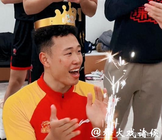 硬刚迪亚洛占上风!贺希宁赛后的霸气发言,更让山西球迷再度破防 硬刚迪亚洛占上风!贺希宁赛后的霸气发言,更让山西球迷再度破防